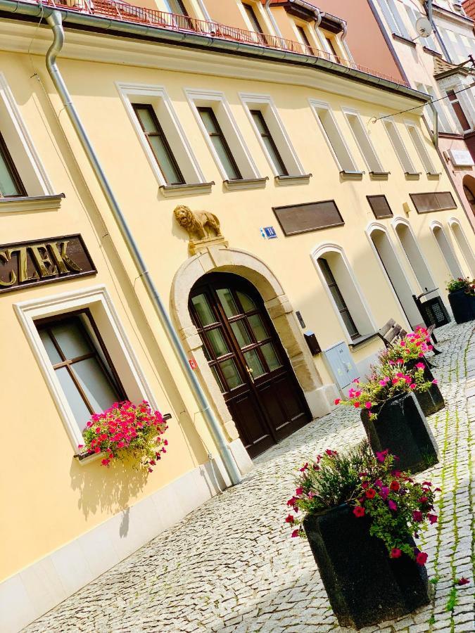 Apartament W Centrum Miasta Z Darmowym Parkingiem Dla Dwojga -Apartamenty Pod Zlotym Lwem Клодзко Экстерьер фото